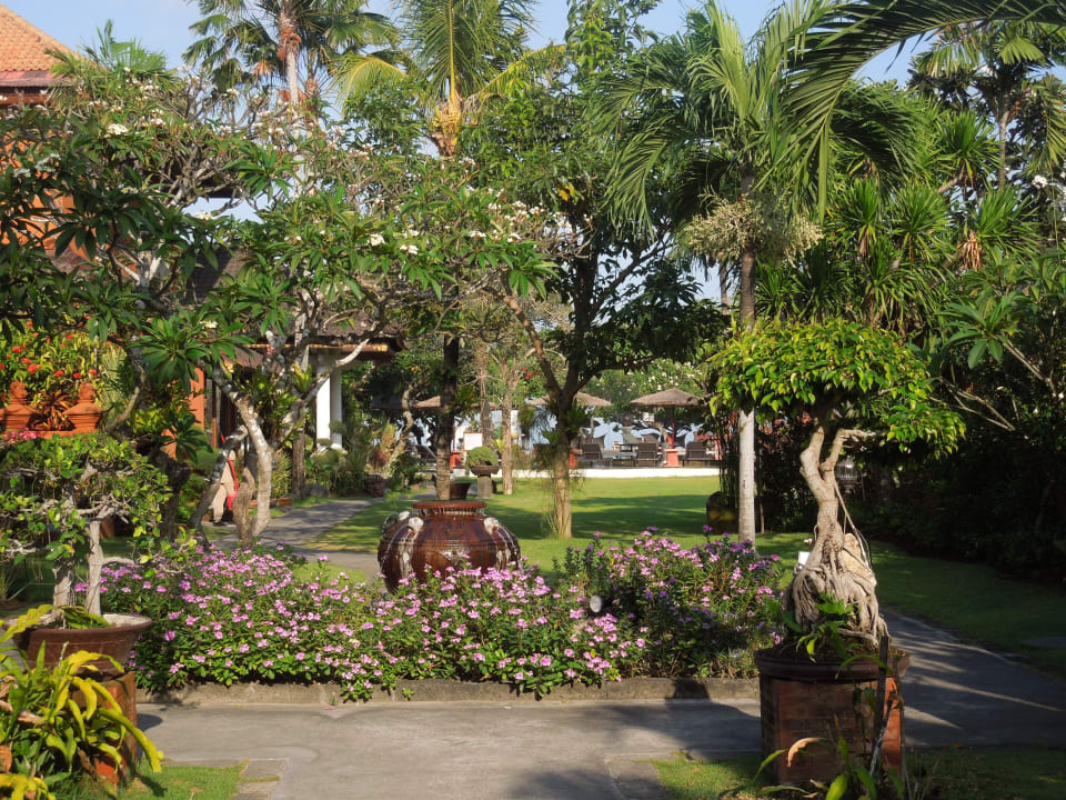 Der schöne garten Hotel Keraton Jimbaran Resort
