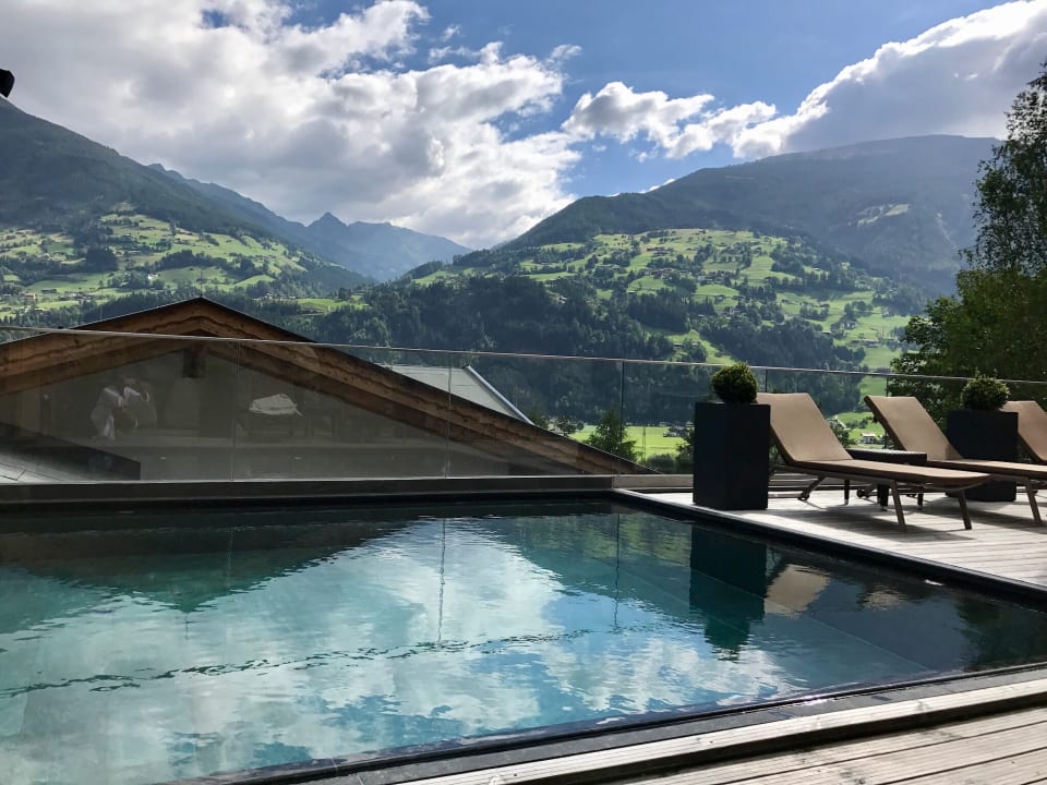 Pool Das Kaltenbach Aparthotel