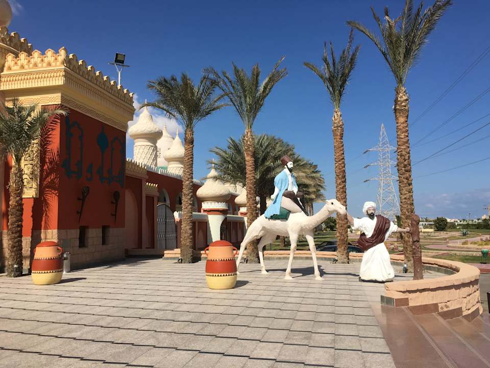 Vorplatz zum Hotel Pickalbatros Alf Leila Wa Leila Resort - Neverland Hurghada