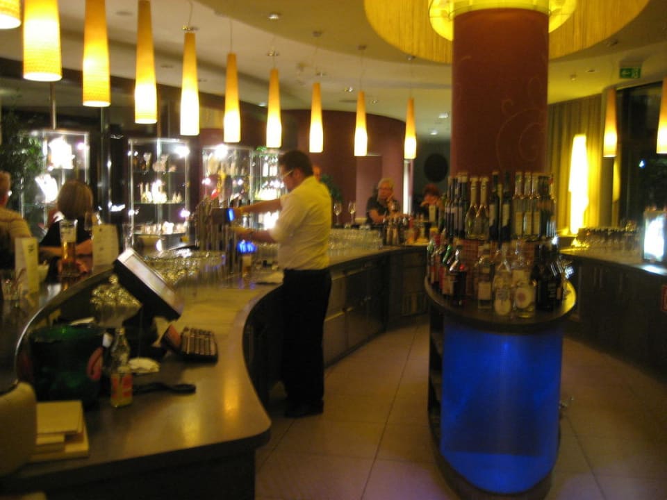 Hotelbar AVIVA make friends