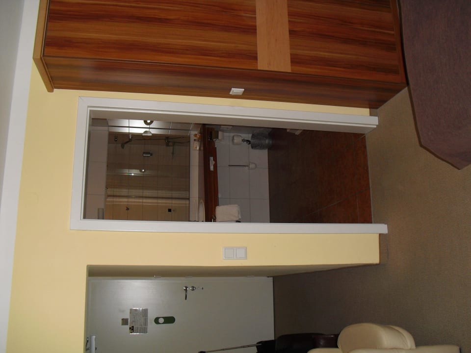 Eingansbereich und Blick ins Bad BLOCK Hotel & Living