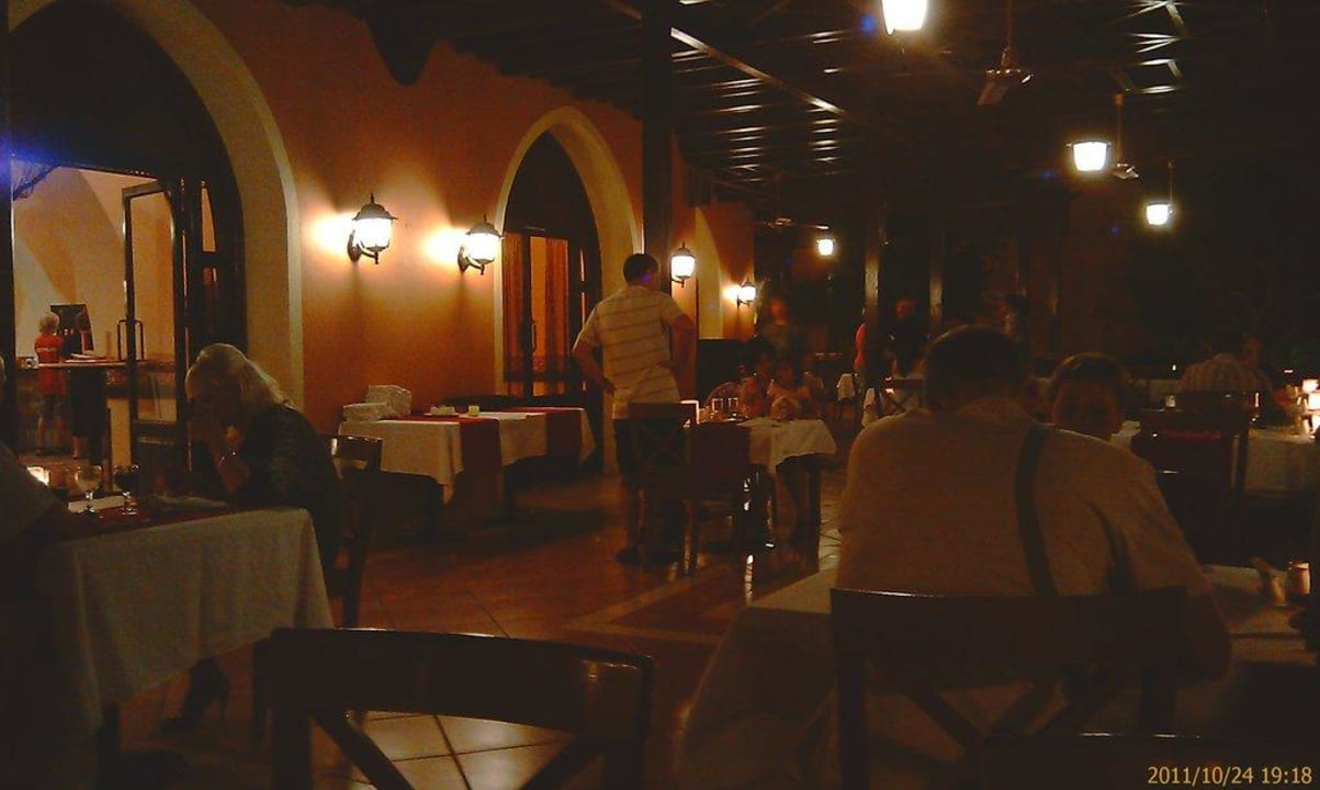 Abends im Familyrestaurant Jaz Makadi Oasis Resort