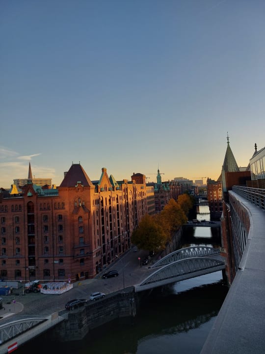 Ausblick AMERON Hamburg Hotel Speicherstadt