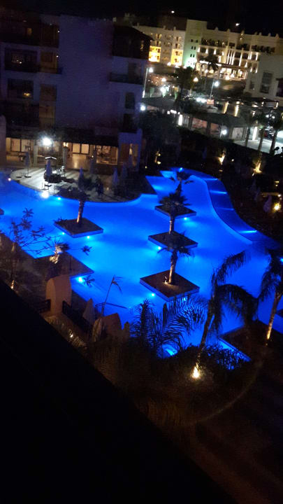 Ausblick aus Zimmer nachts Steigenberger Aqua Magic