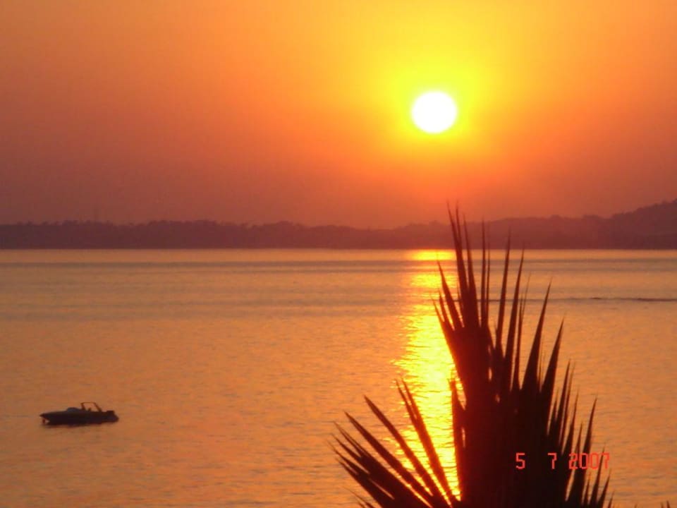 Sonnenuntergang Aska Hotel Just in Beach