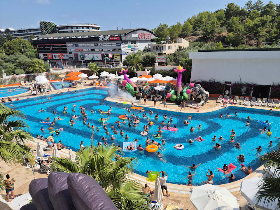 Pool Oz Hotels Sui Resort