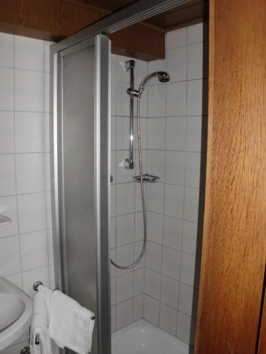 Bad mit Dusche rechts Schiebetür Gasthof Schatz