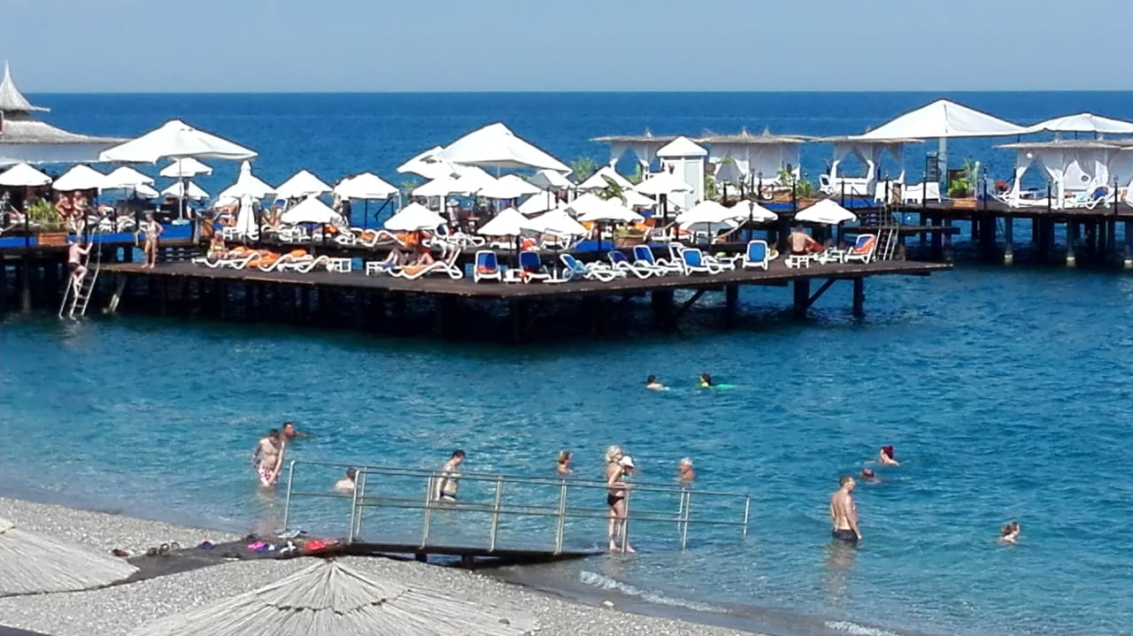 Strand Emelda Sun Club