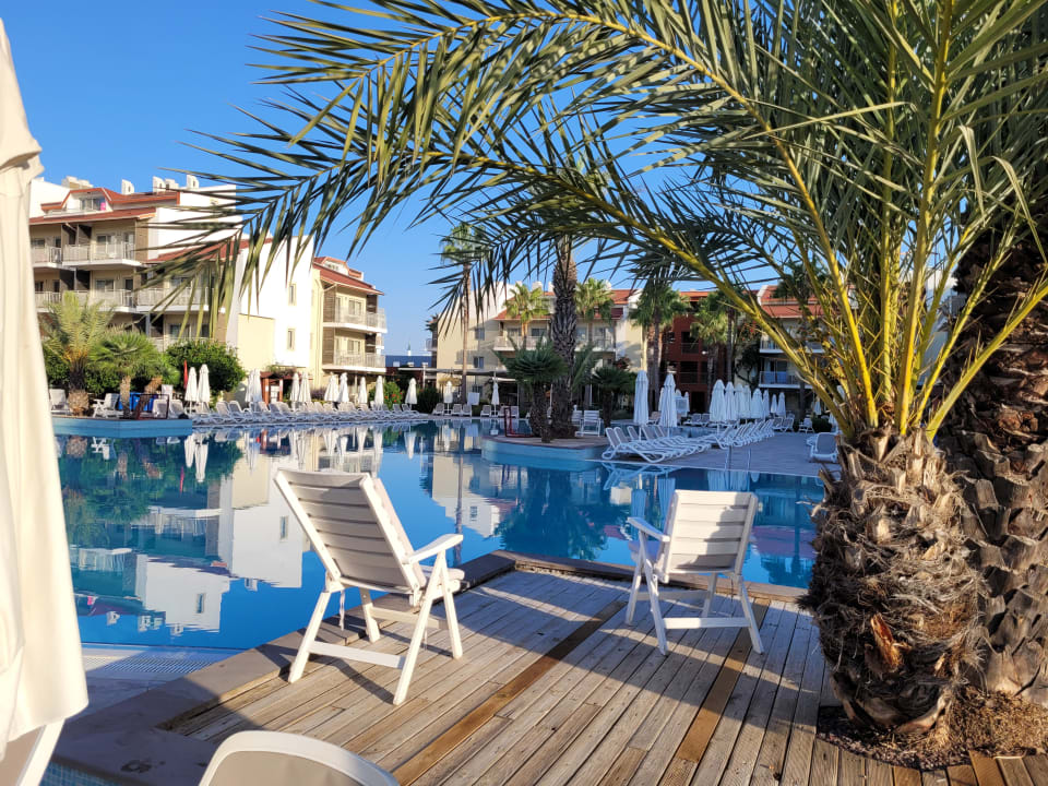 Pool Barut B Suites