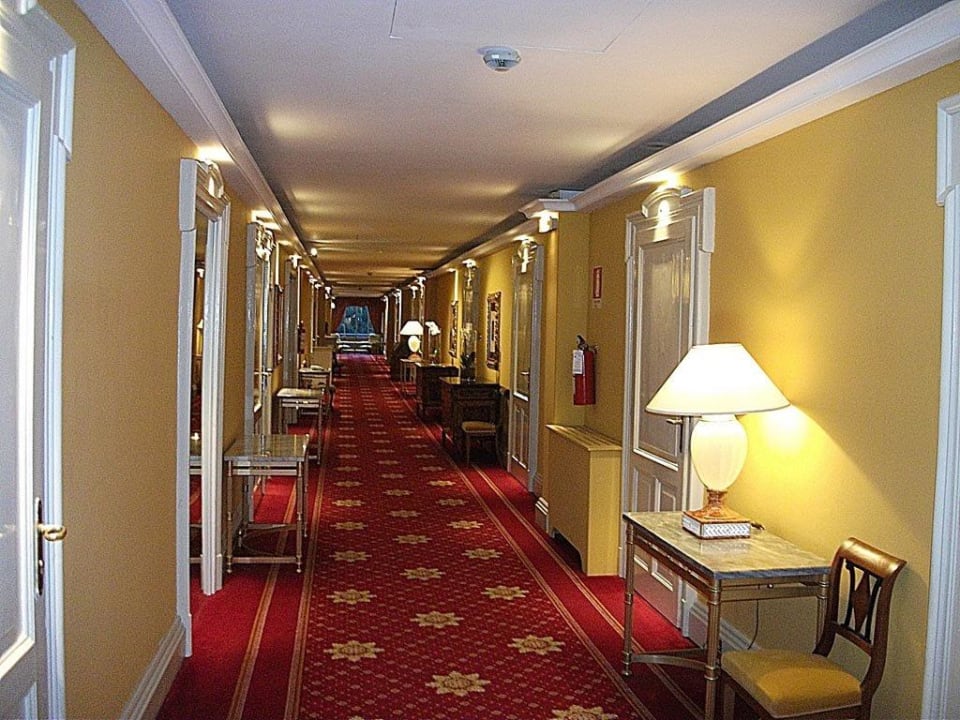 Flur zu den Zimmern Grand Hotel Tremezzo