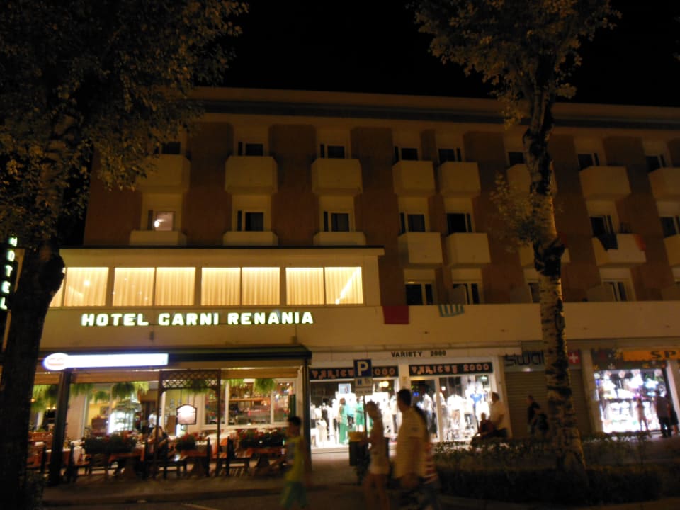 Außenansicht bei Nacht Hotel Garni Renania