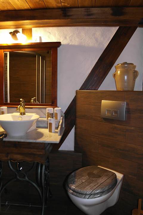 Bad Apartment Altes Hinterhäusel