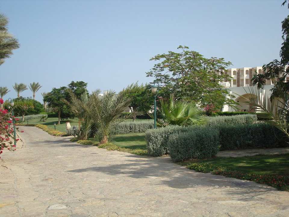 Weg zum Royal Inn Brayka Bay Resort