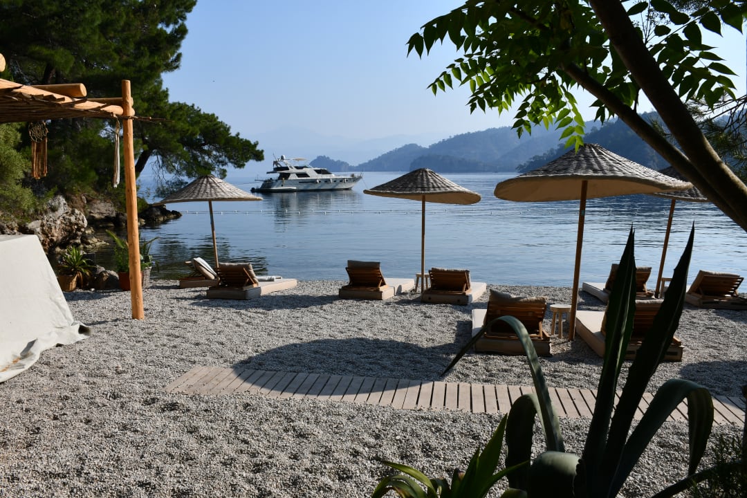 Strand Hillside Beach Club