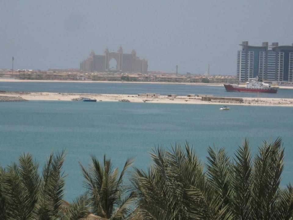 Blick auf Atlantis Le Meridien Mina Seyahi Beach Resort & Waterpark