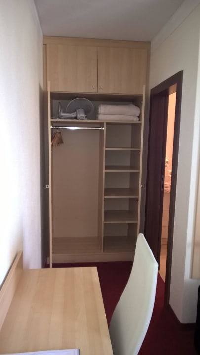 Kleiderschrank Landhotel-Gästehaus Winter