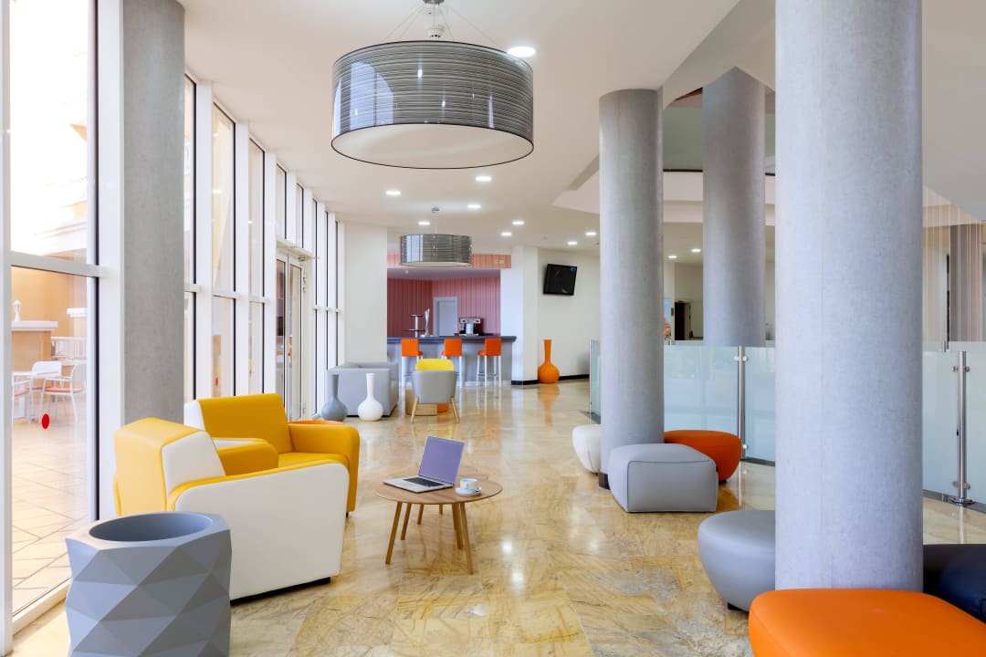 Hall Area Chatur Playa Real Resort