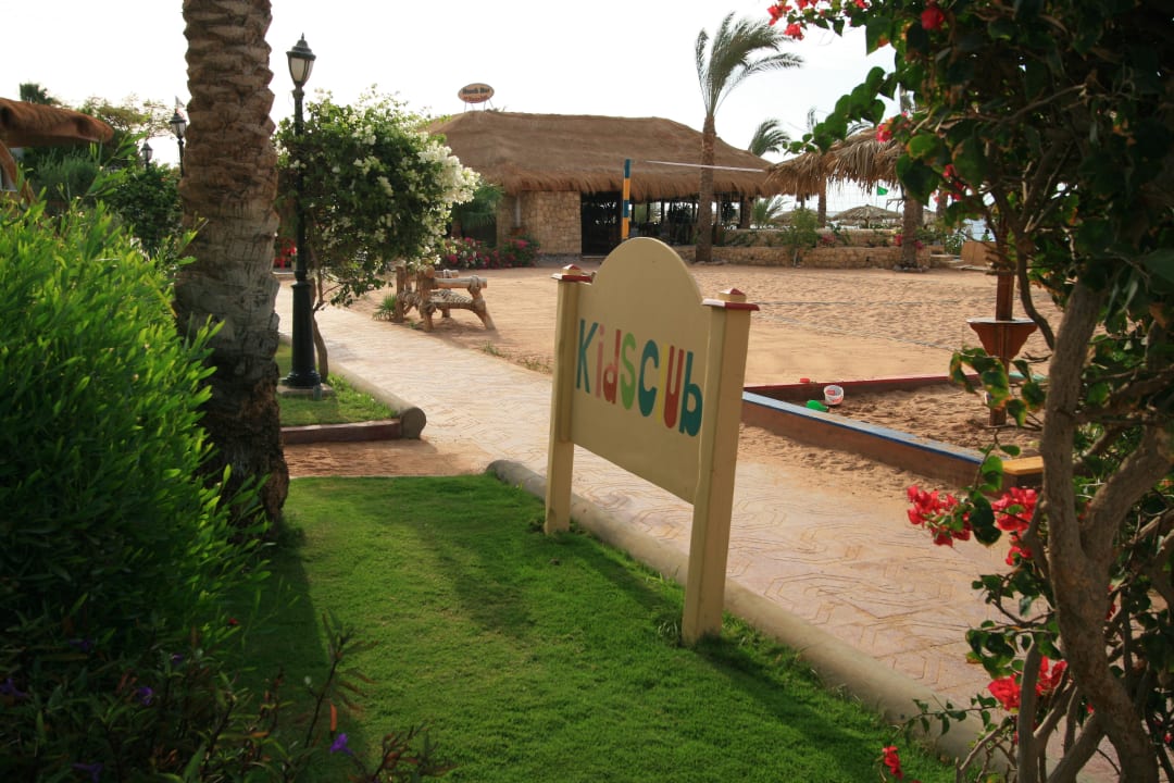 KidsClub mit Blick auf die Strandbar Swiss Inn Resort Dahab
