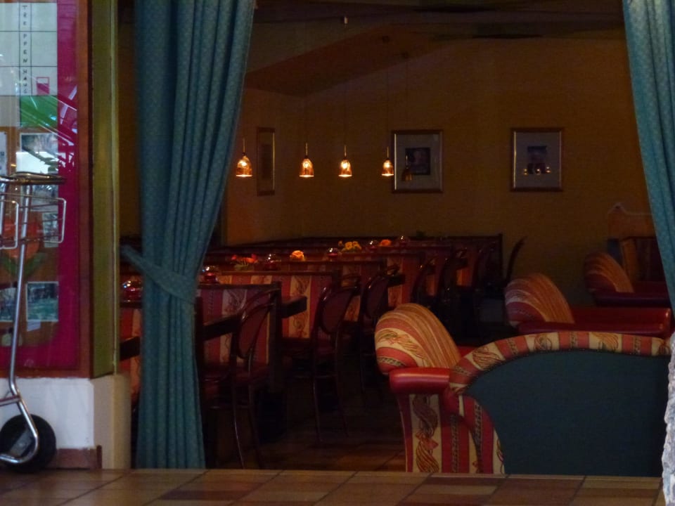 Blick auf die Bar bzw. den Sitzbereich Hotel Bellevue am See