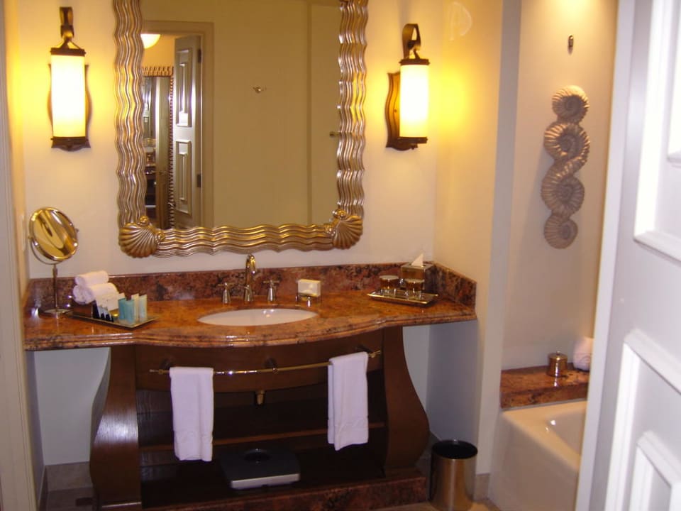 Bad Atlantis, The Palm