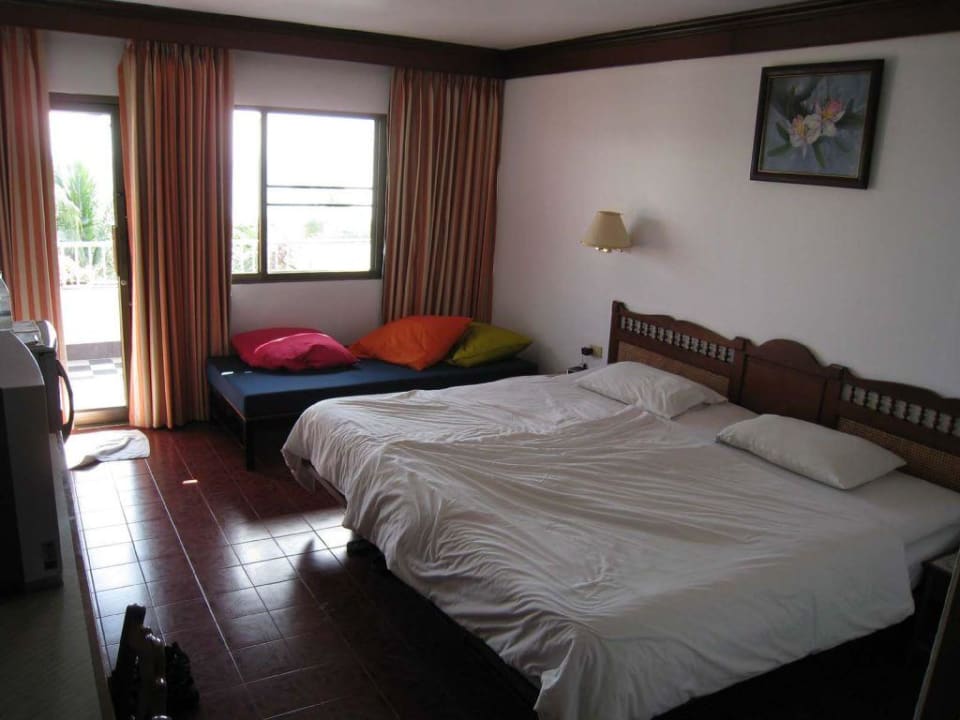 Innenansicht eines Deluxe-Zimmers Best Western Phuket Ocean Resort