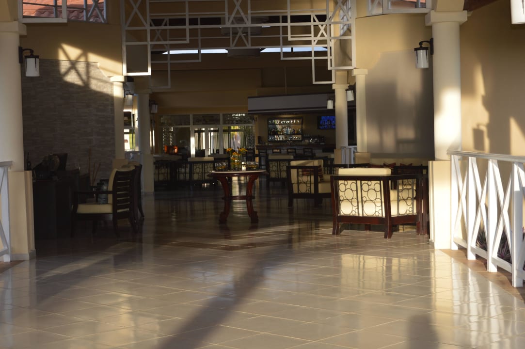 Rezeption ,mit Blick Richtung Bar Hotel Playa Pesquero