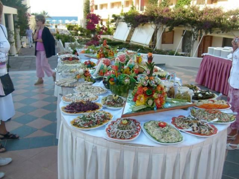 Super Buffet Hydramis Palace Beach Resort