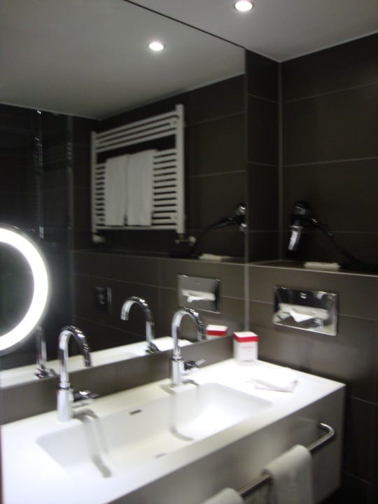 Badezimmer DORMERO Hotel Hannover