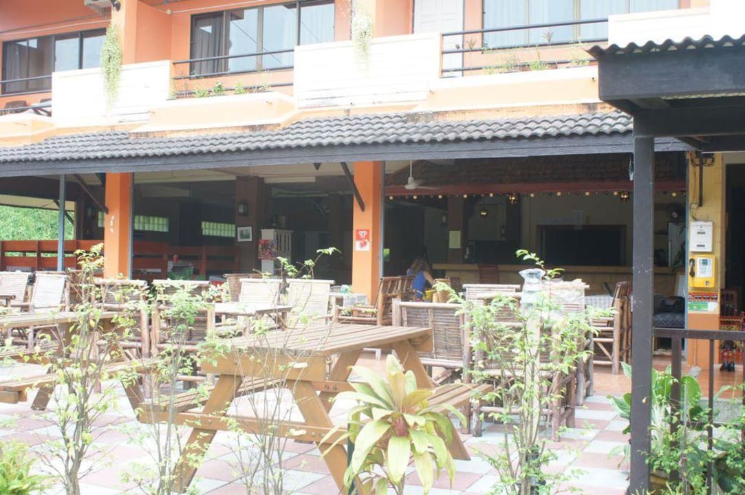 "Take a drink at the bar," Guesthouse Walkers Inn (Nang Thong Beach