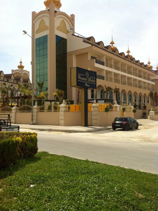 CROWN CHARM Well Palace Side