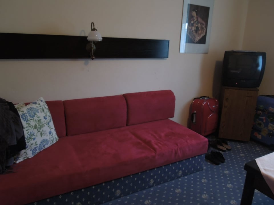 Couch, TV, Minibar Hotel Goldener Hirsch
