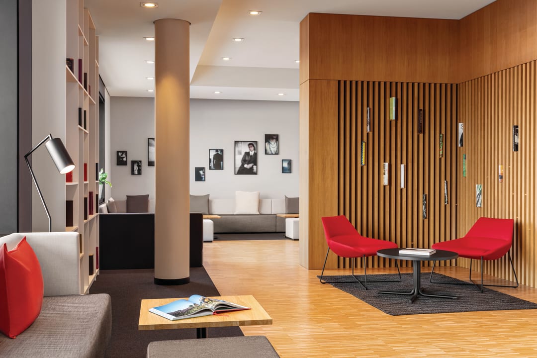 Lobby Vienna House by Wyndham Ernst Leitz Wetzlar