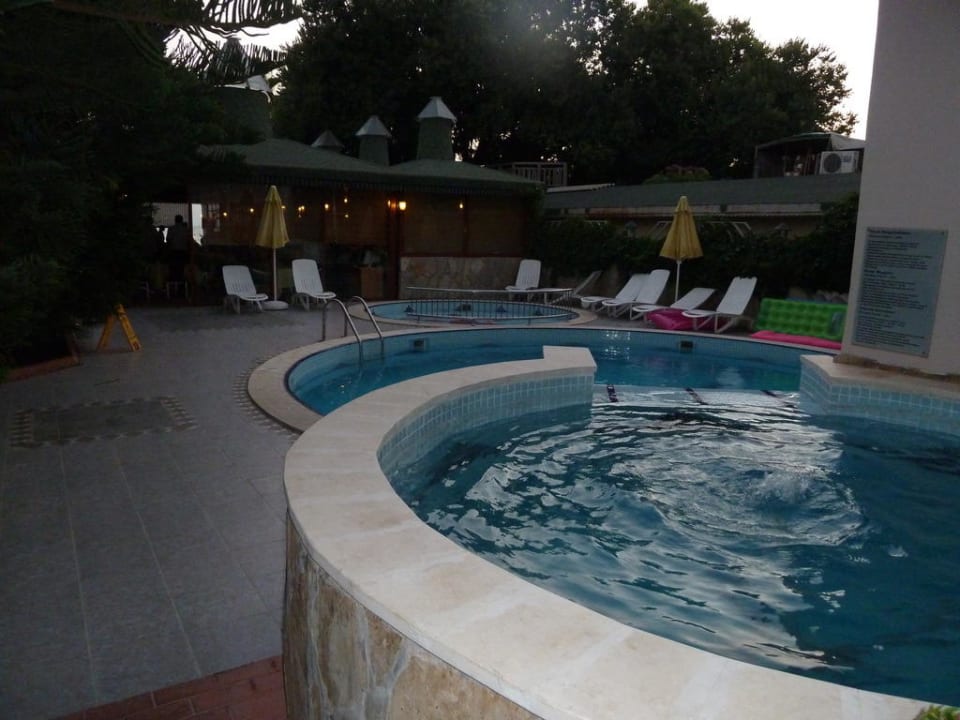Pool Side Bay Hotel