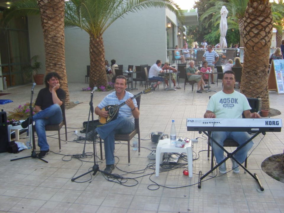 Griechische Musikanten am griechischen Abend Kipriotis Hippocrates Hotel