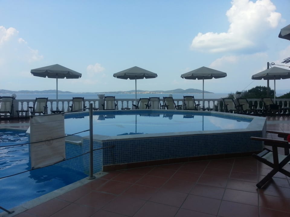 Blick auf das Meer vom Pool Akti Ouranoupolis