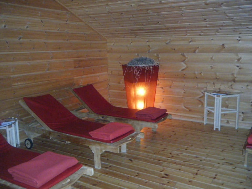 Ruhebereich im Saunahaus Waldhotel Tannenhäuschen