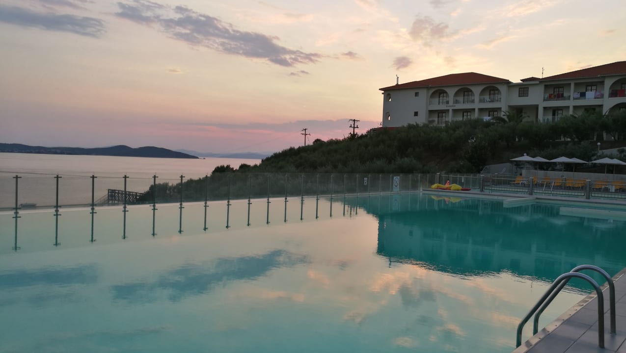 Pool Akrathos Beach Hotel