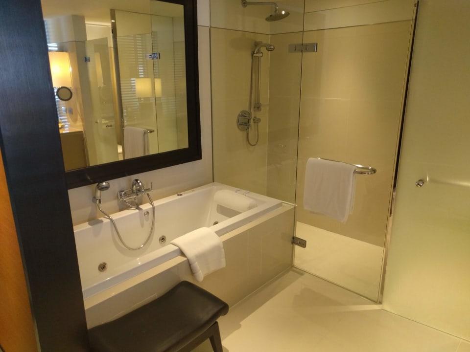 Zimmer Millennium Hilton Bangkok