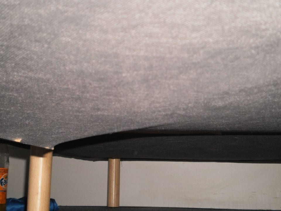 Kaputtes Bett von unten Center Parcs Park Nordseeküste