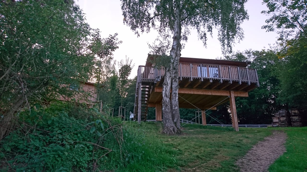Außenansicht Baumhaushotel Aerzen