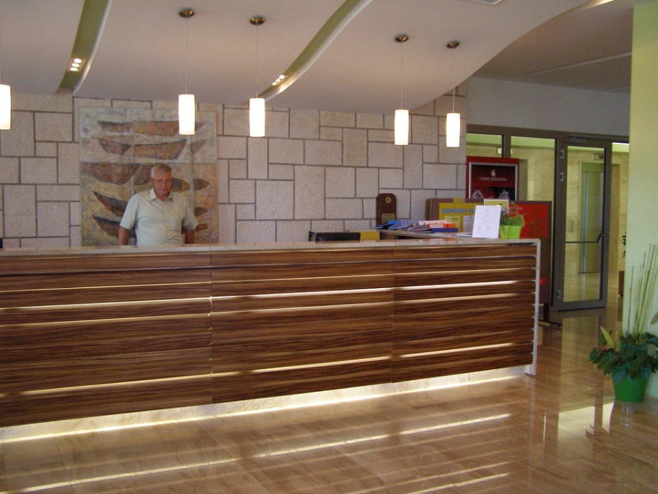 Rezeption Remisens Hotel Lucija