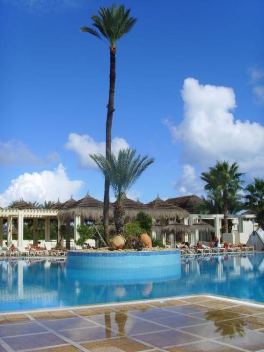 Poolanlage mit Bar Djerba Golf Resort & Spa