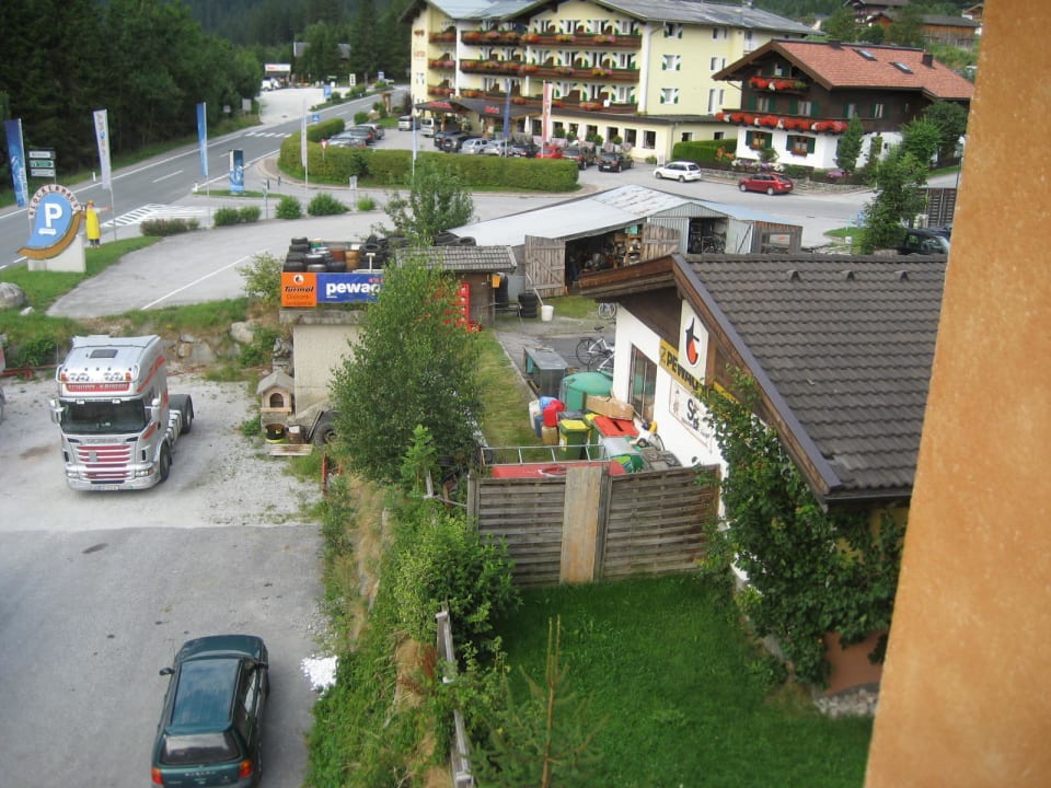 Rückseite der Tankstelle Gästehaus Edelweiss