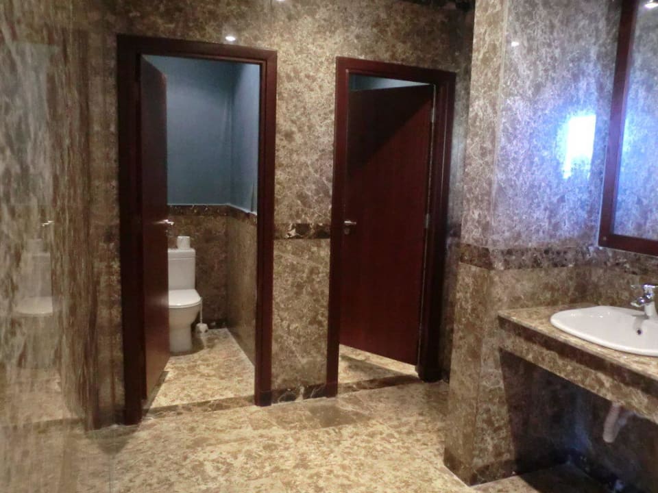 Und auch die Fliesen lösen sich Stella Garden Resort & Spa, Makadi Bay