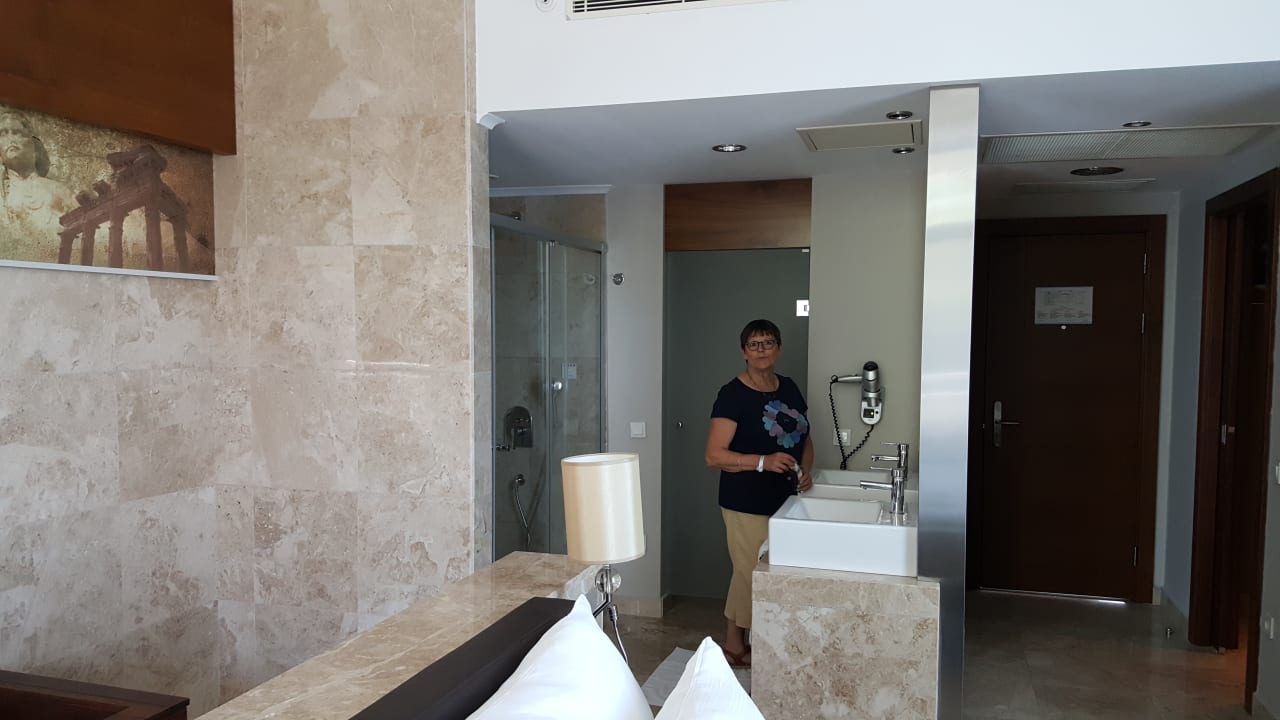 Zimmer Commodore Elite Suites & Spa - Adults only