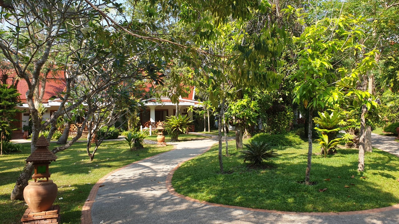 Gartenanlage Santhiya Tree Koh Chang Resort