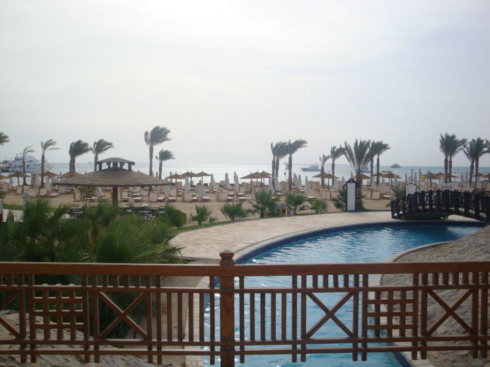 Vom Pool zum Strand Steigenberger ALDAU Beach Hotel