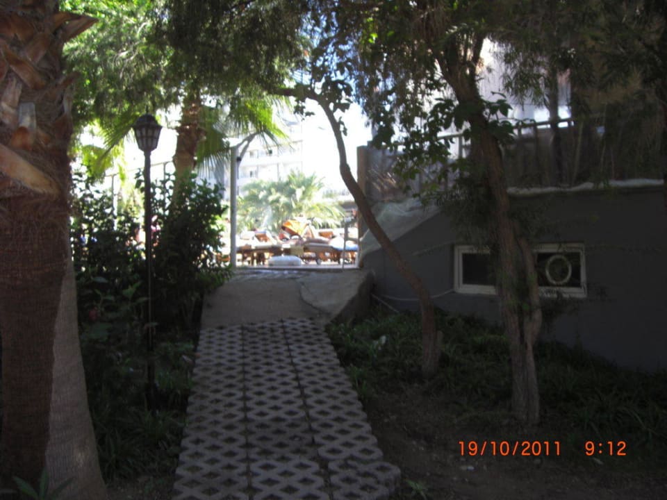 Vom Strand zum Pool Mira Meridia Beach Hotel