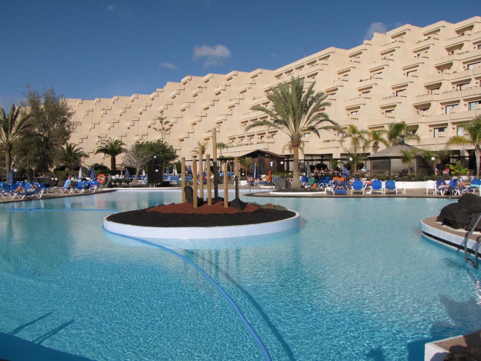 Pool und Außenansicht Hotel Grand Teguise Playa