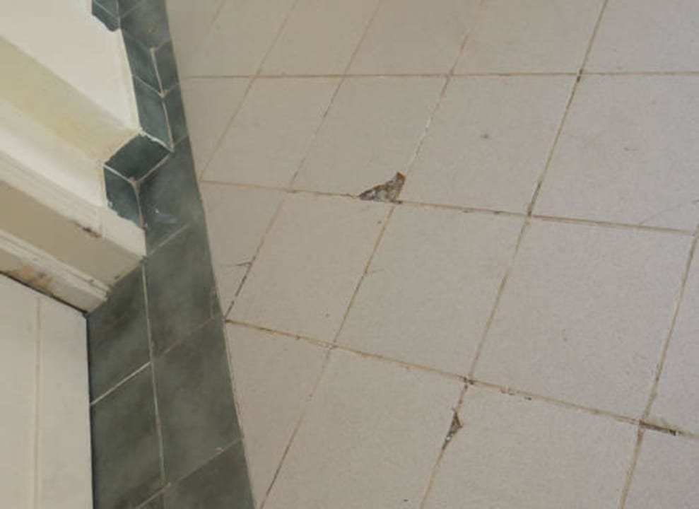 Gang - schlechte Instandhaltung Brayka Bay Resort